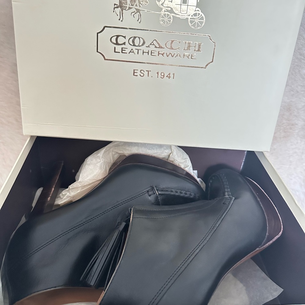 COACH Cary Tassel Booties in Black size 8B
Vintage like!!! - Picture 11 of 11